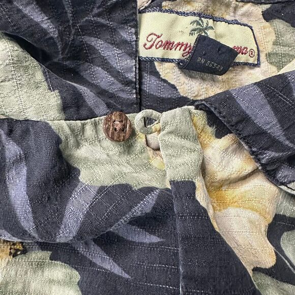 100% Silk Large Tommy Bahama Navy Blue Floral Patterned Button Up Shirt - Picture 3 of 7
